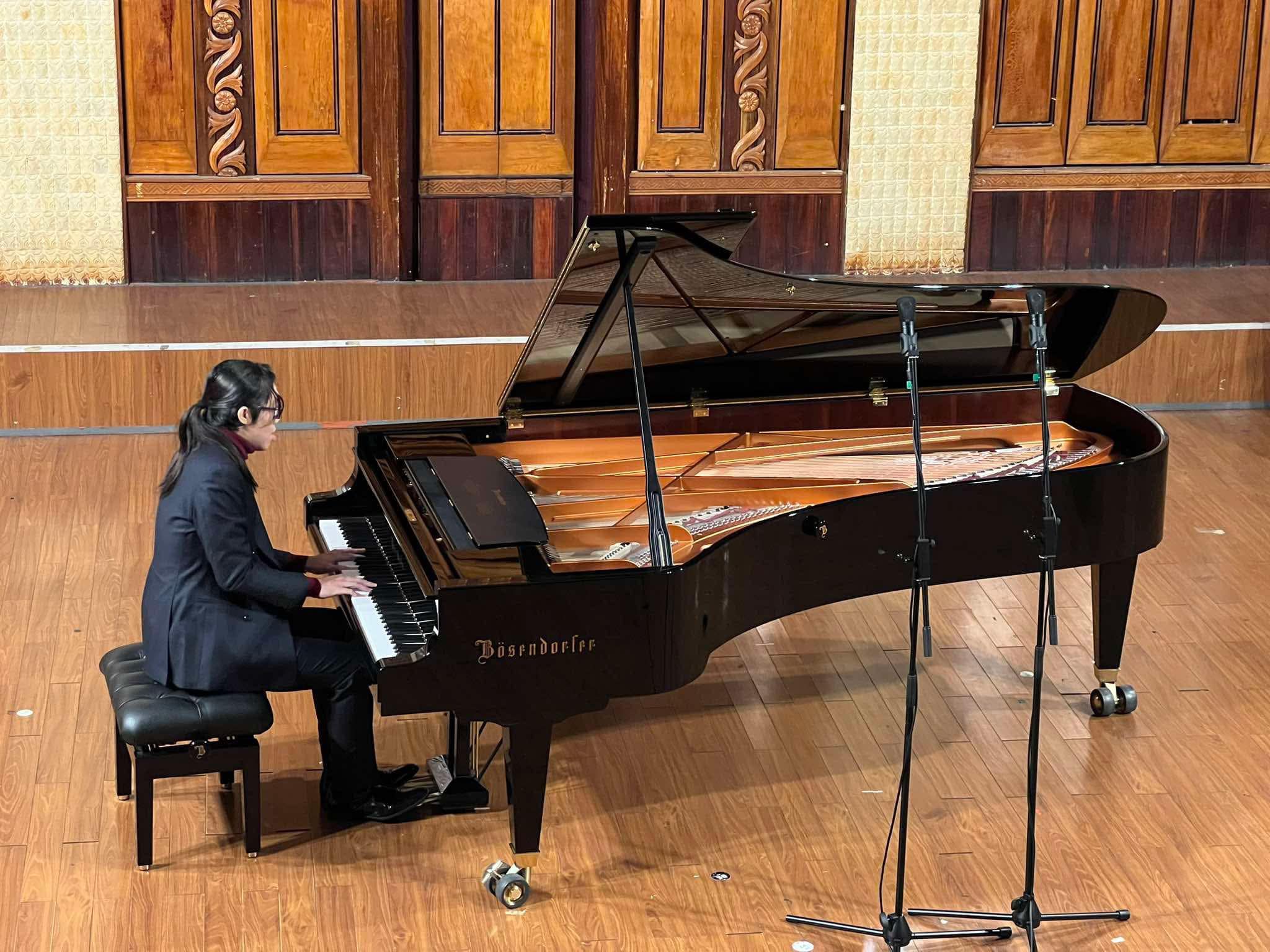 Giáo viên Nguyễn Phạm Minh Hoàng